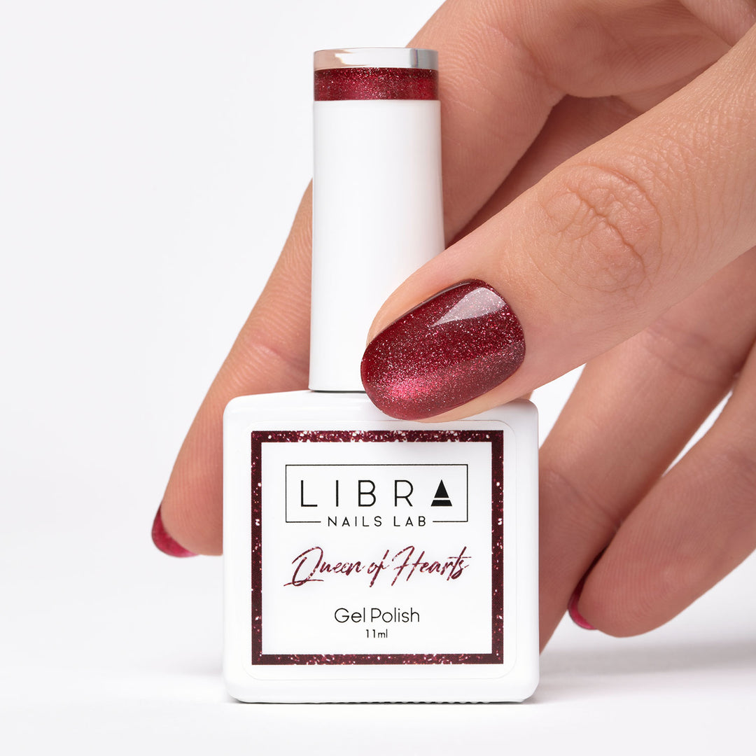 ''Queen of hearts'' - CAT EYE Gel Polish