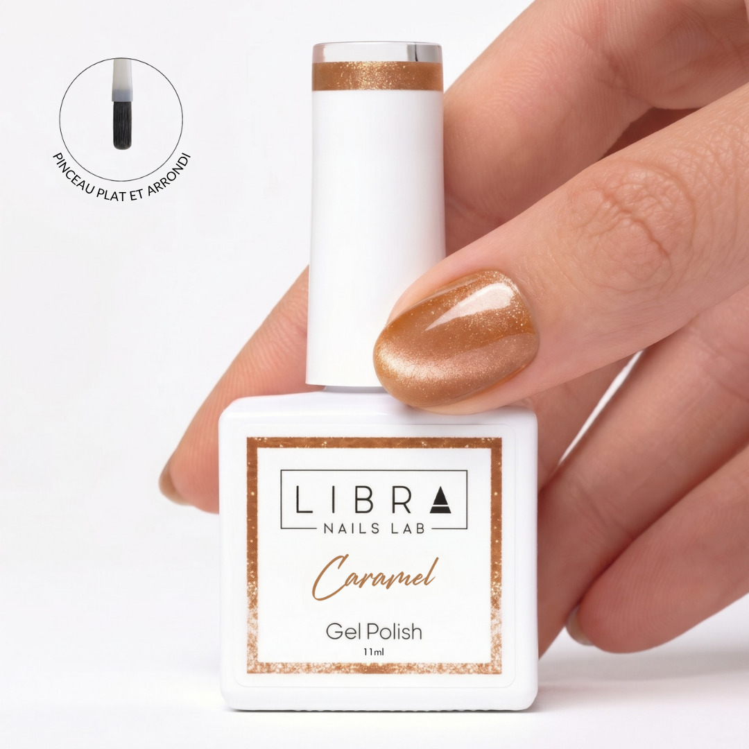 Vernis semi-permanent Cat Eye Caramel Libra Nails Lab – caramel doré, flacon et effet sur l'ongle