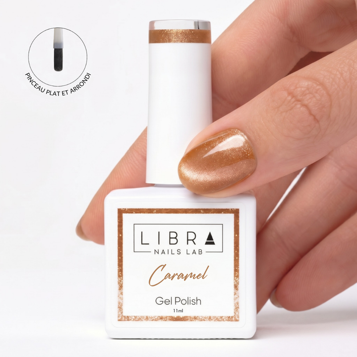 Vernis semi-permanent Cat Eye Caramel Libra Nails Lab – caramel doré, flacon et effet sur l'ongle