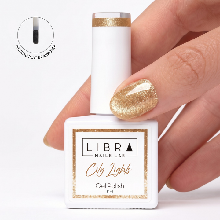 Vernis semi-permanent Cat Eye City Lights Libra Nails Lab – or champagne, flacon et effet sur l'ongle