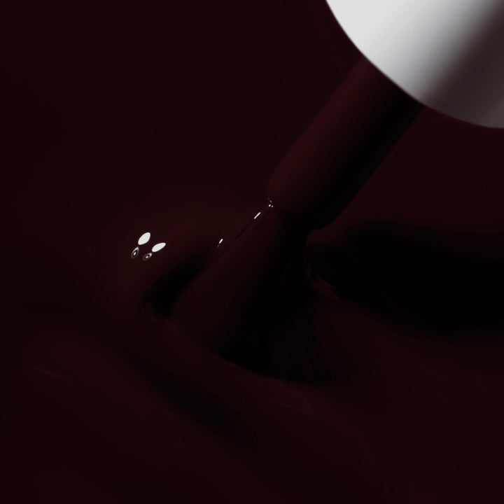 Texture du vernis semi-permanent Dark Romance, bordeaux profond et brillant