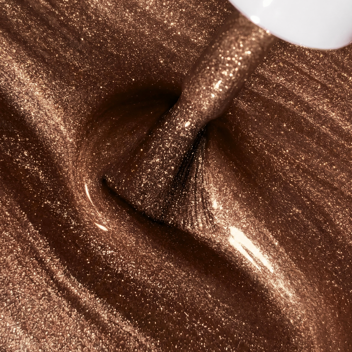 Texture du vernis Cat Eye Golden Chai (brun ambré) – collection Late October
