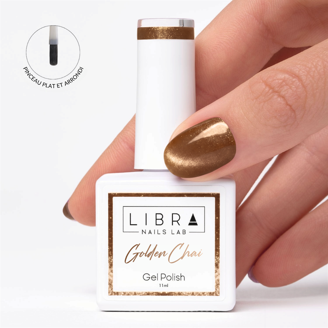 Vernis semi-permanent Cat Eye Golden Chai Libra Nails Lab – brun ambré, flacon et effet sur l'ongle