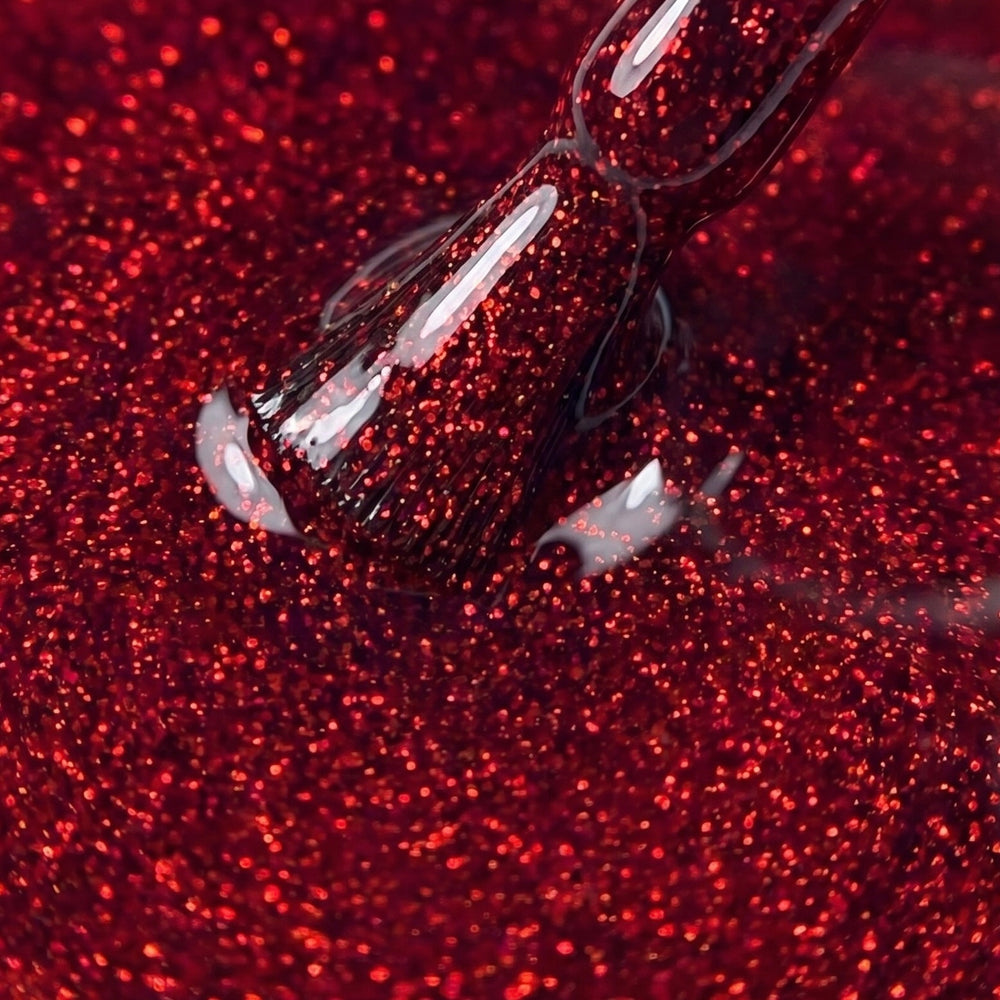 Texture du vernis semi-permanent Moulin Rouge, rouge scintillant à paillettes
