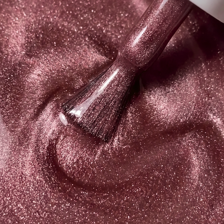 Texture du vernis Cat Eye Pink Suede (rose mauve) – collection Late October