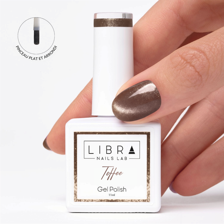 Vernis semi-permanent Cat Eye Toffee Libra Nails Lab – taupe, flacon et effet sur l'ongle